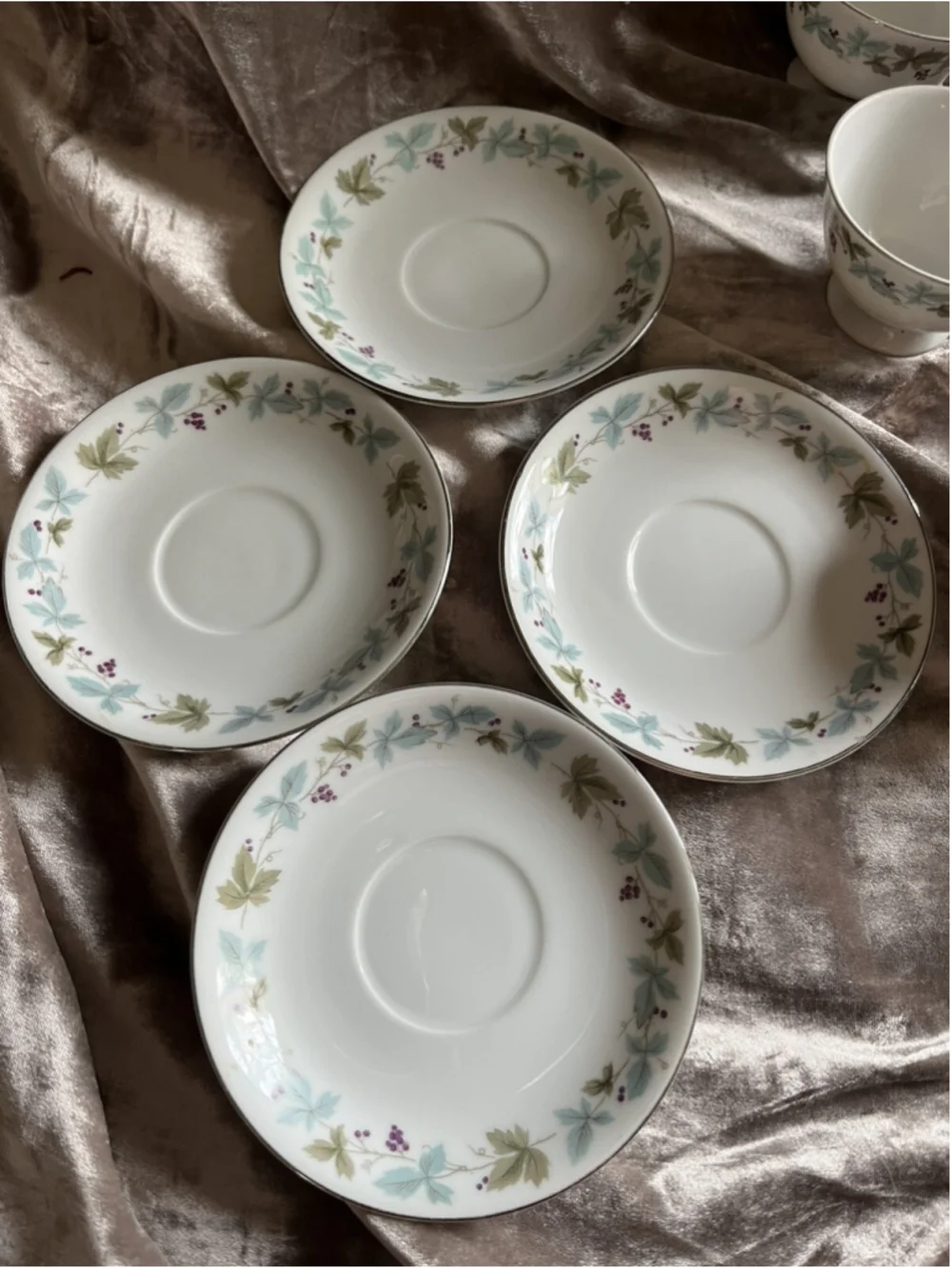 6 Vintage Fine China Japan 6701 Grape Pattern Cups & Saucers. 4 Sets plus 2 cups